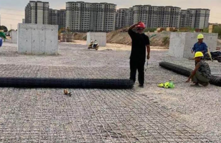 彝良土工格栅铺设前地基要怎么处理？